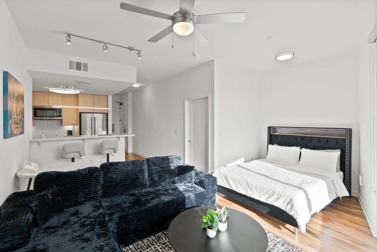 Mid-Wilshire Studio Free Parking, Pool, Gym - 2