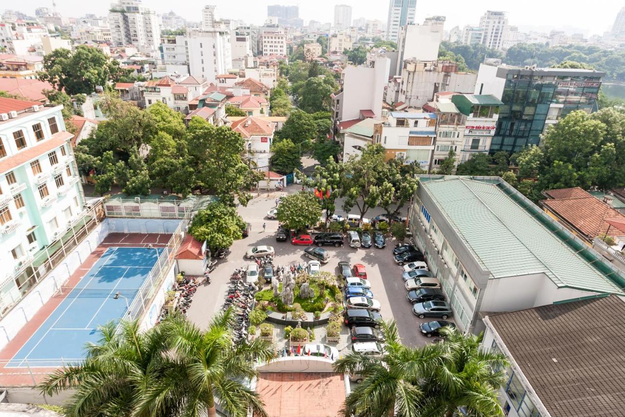 Tennis court: Cong Doan Viet Nam Hotel