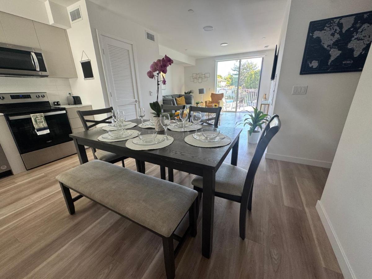 2 Bedroom Apartment in Santa Monica - 4