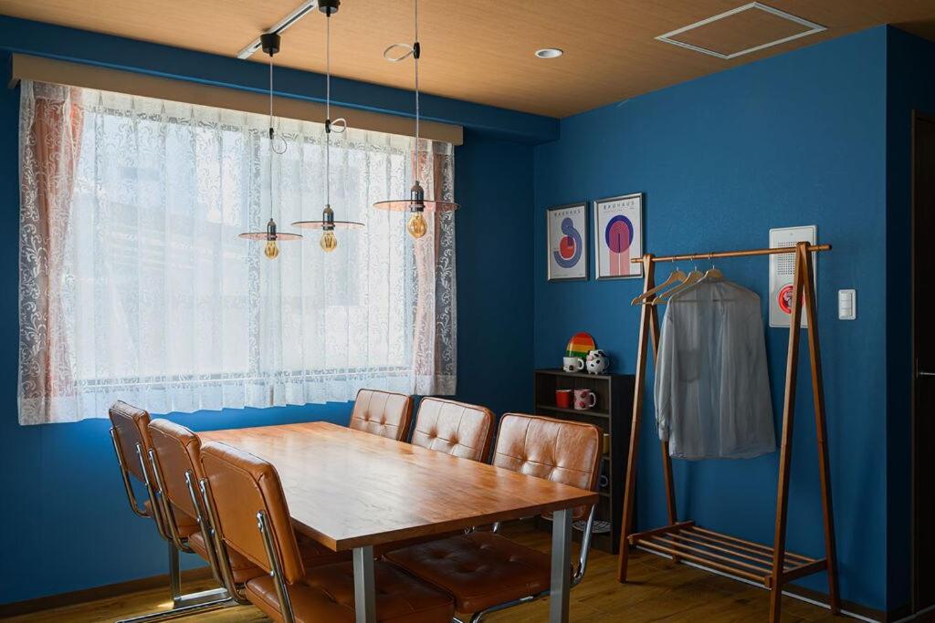 4K Cinema Duplex, 8 Guests, 4 min - 4