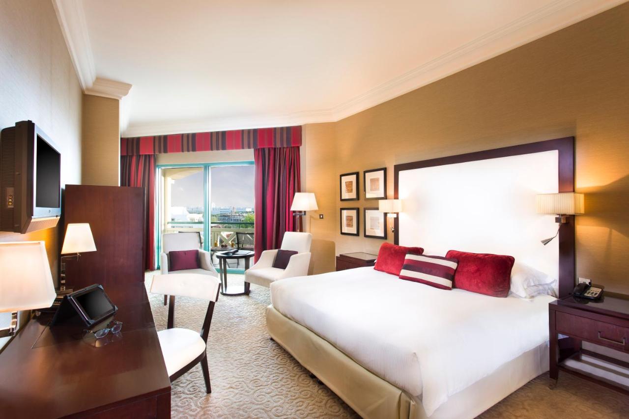 Mövenpick Grand Al Bustan photo
