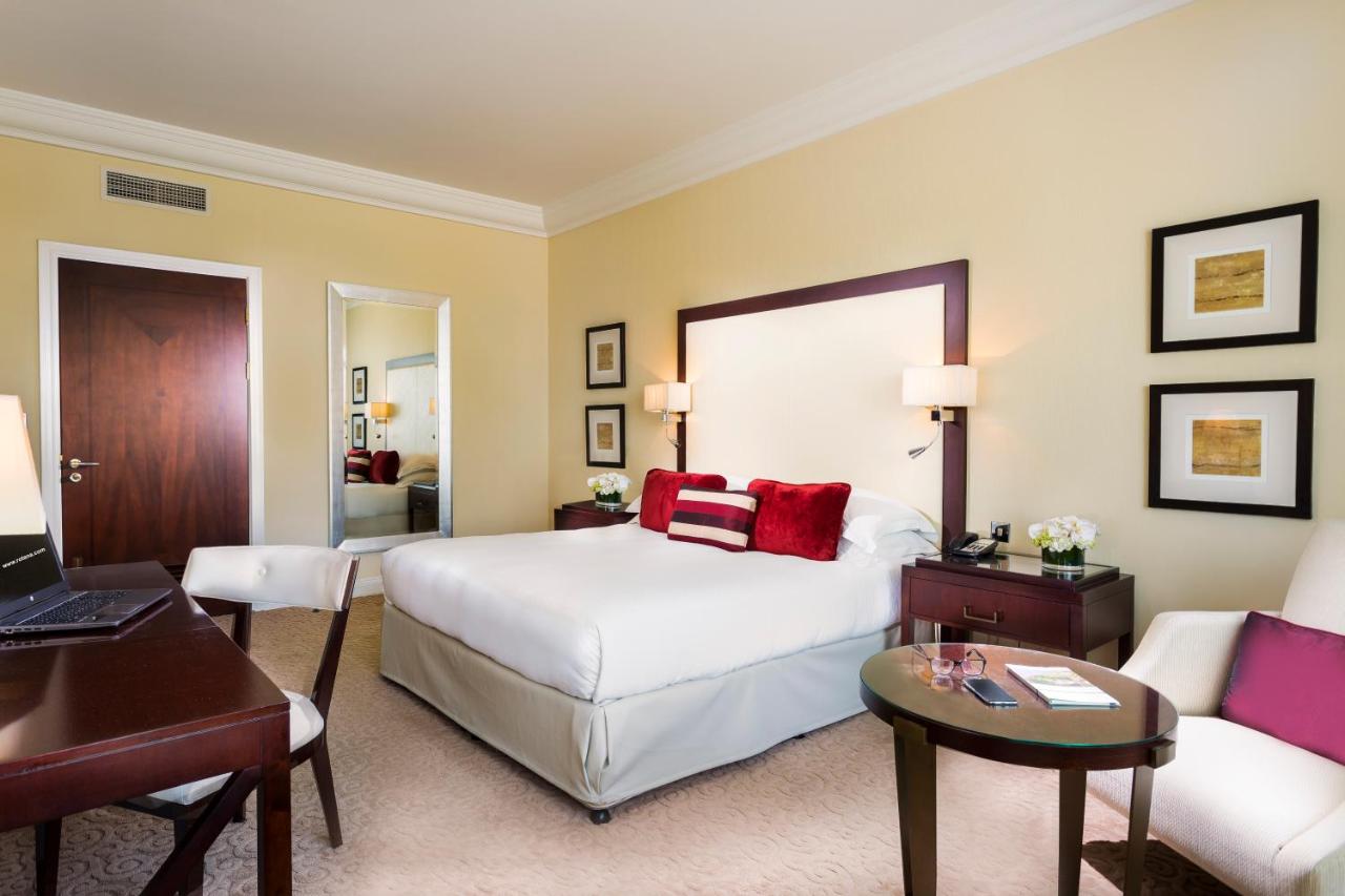 Mövenpick Grand Al Bustan photo