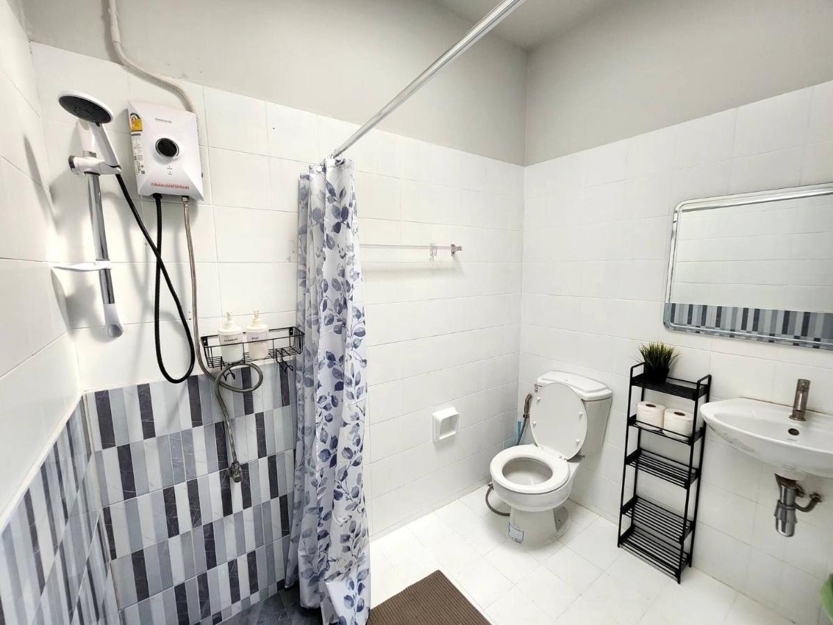 Cozy Bangkok Townhouse for 7 Guests, 5-Minute Walk from BTS - 3