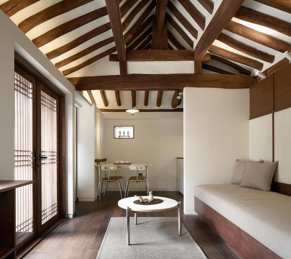Luxury Hanok Stay Elegance - 4