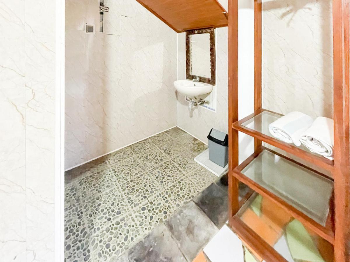 RedDoorz at Villa Krisna Balangan Beach - 3