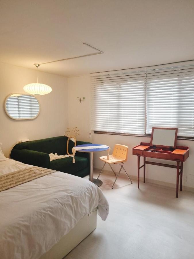 DMC St, Hongik University Station, Cozy 2rooms, Luxury Mattress, 3 minutes by Airport Railroad - 5