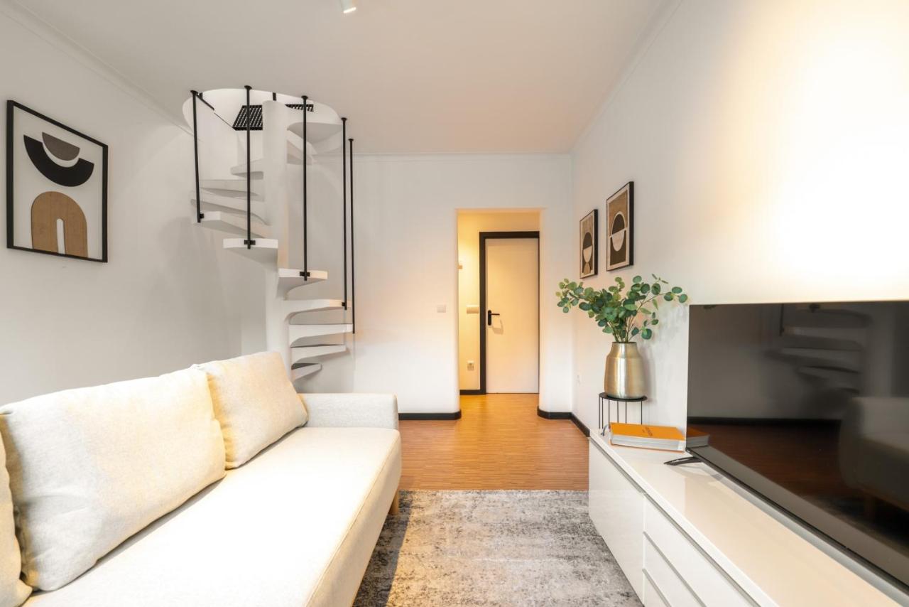 Duplex Studio in Art District by HostWise - 4