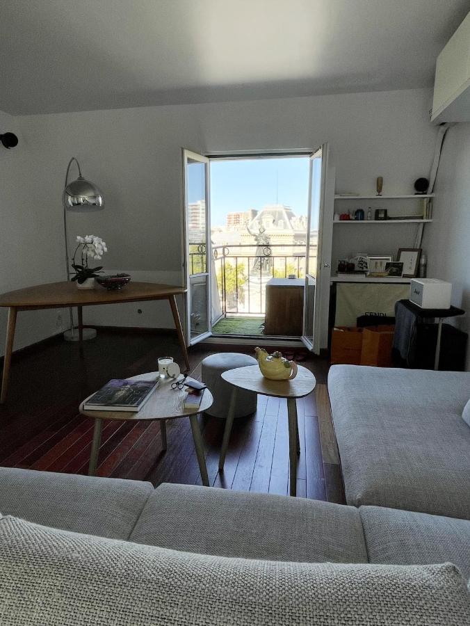 Eiffel Tower View Apartment - 4