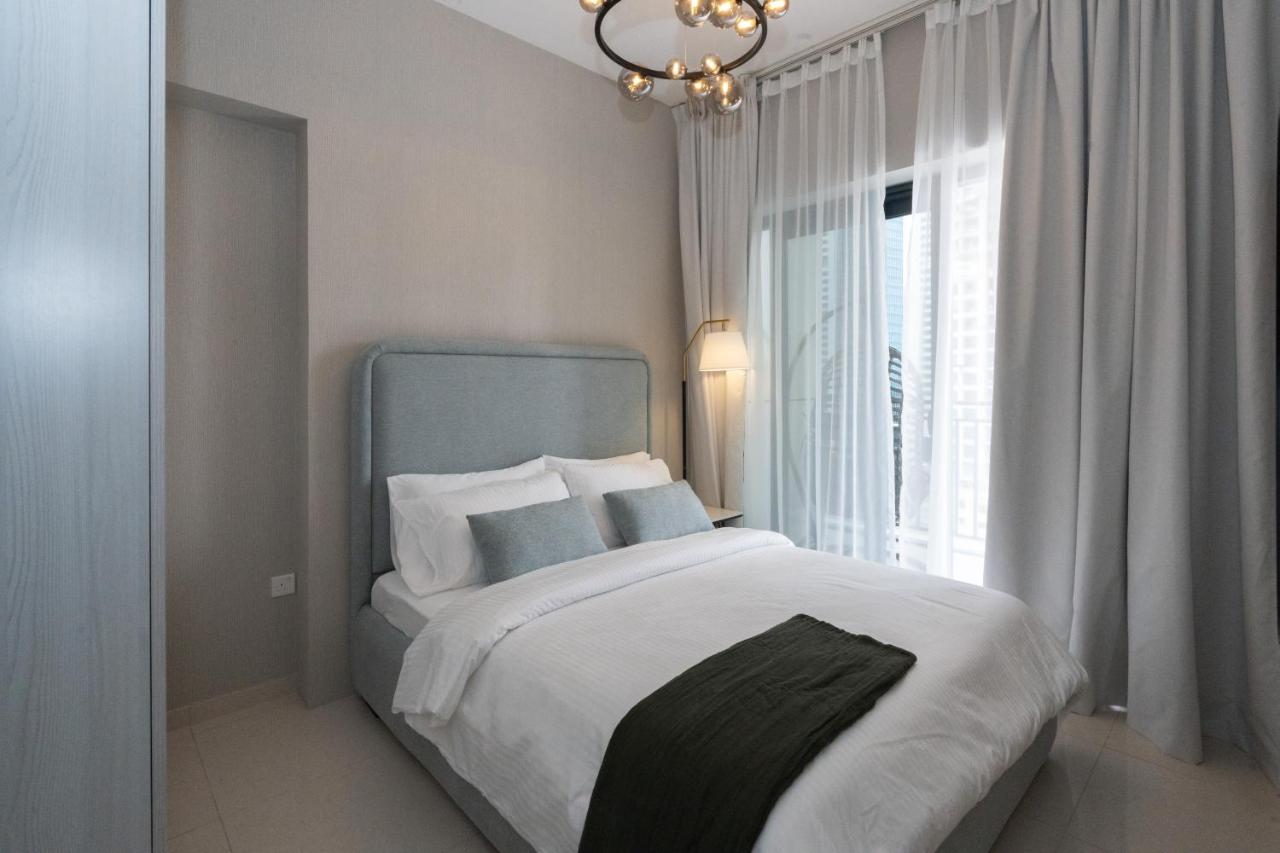 Keyrock Living - Lakeview Luxury with Pool Access - 4