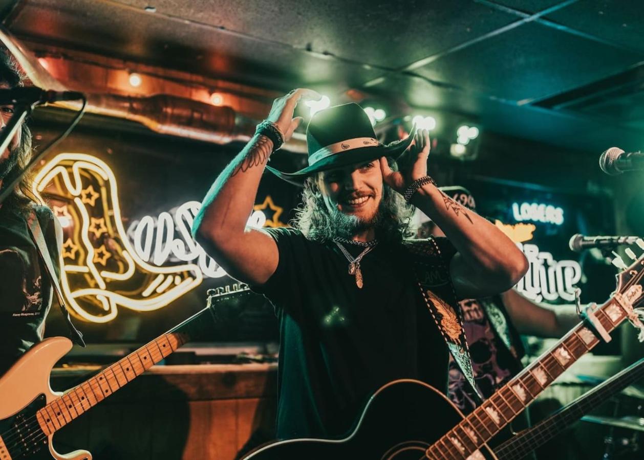 Pool Rooftop Deck City View Gym and Gated Garage - 4