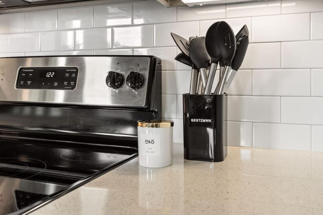 Pool Rooftop Deck City View Gym and Gated Garage - 5