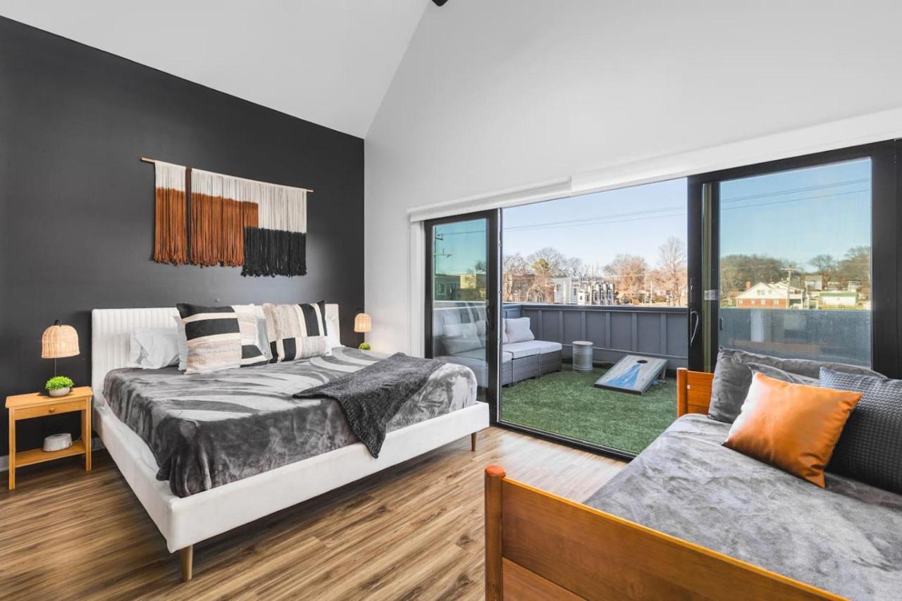 TWO Adjacent Homes Sleeps 24 Only 3 miles to Broadway - 4