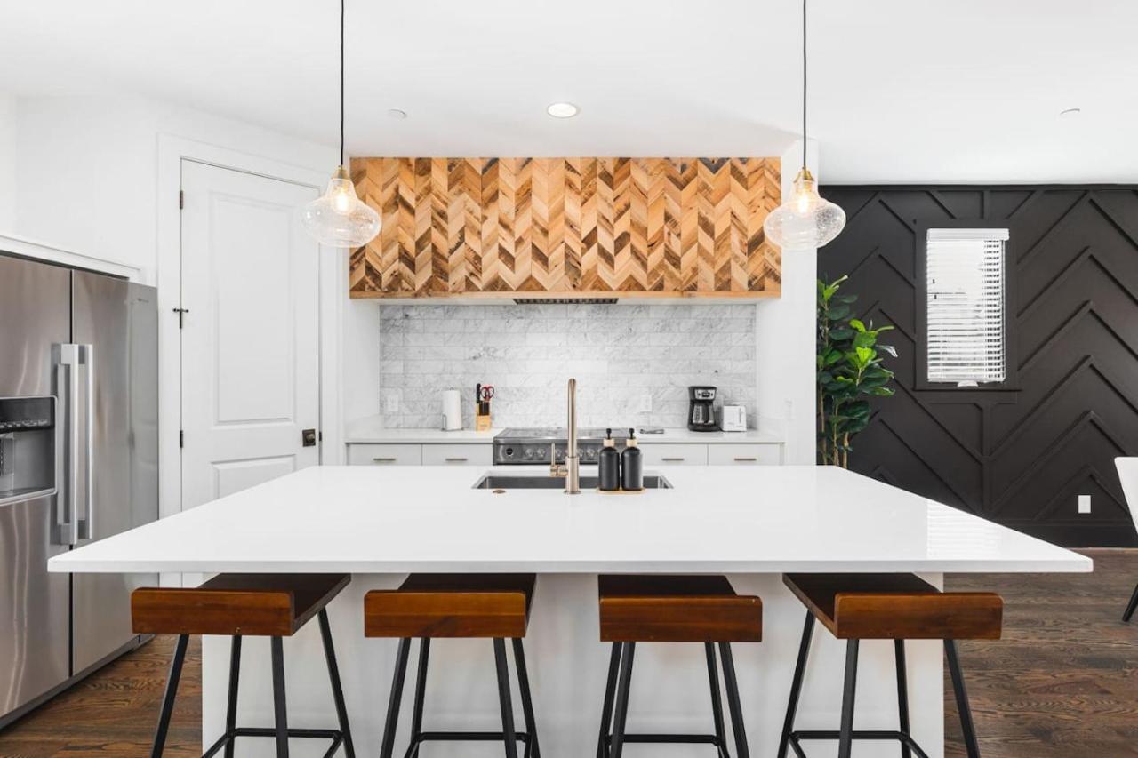 TWO Neighboring Homes Sleeps 24 Walk to 12 South - 4