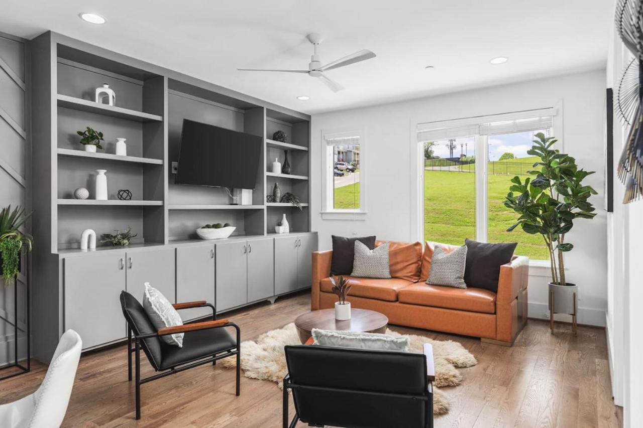 TWO Neighboring Homes Sleeps 24 Walk to 12 South - 3