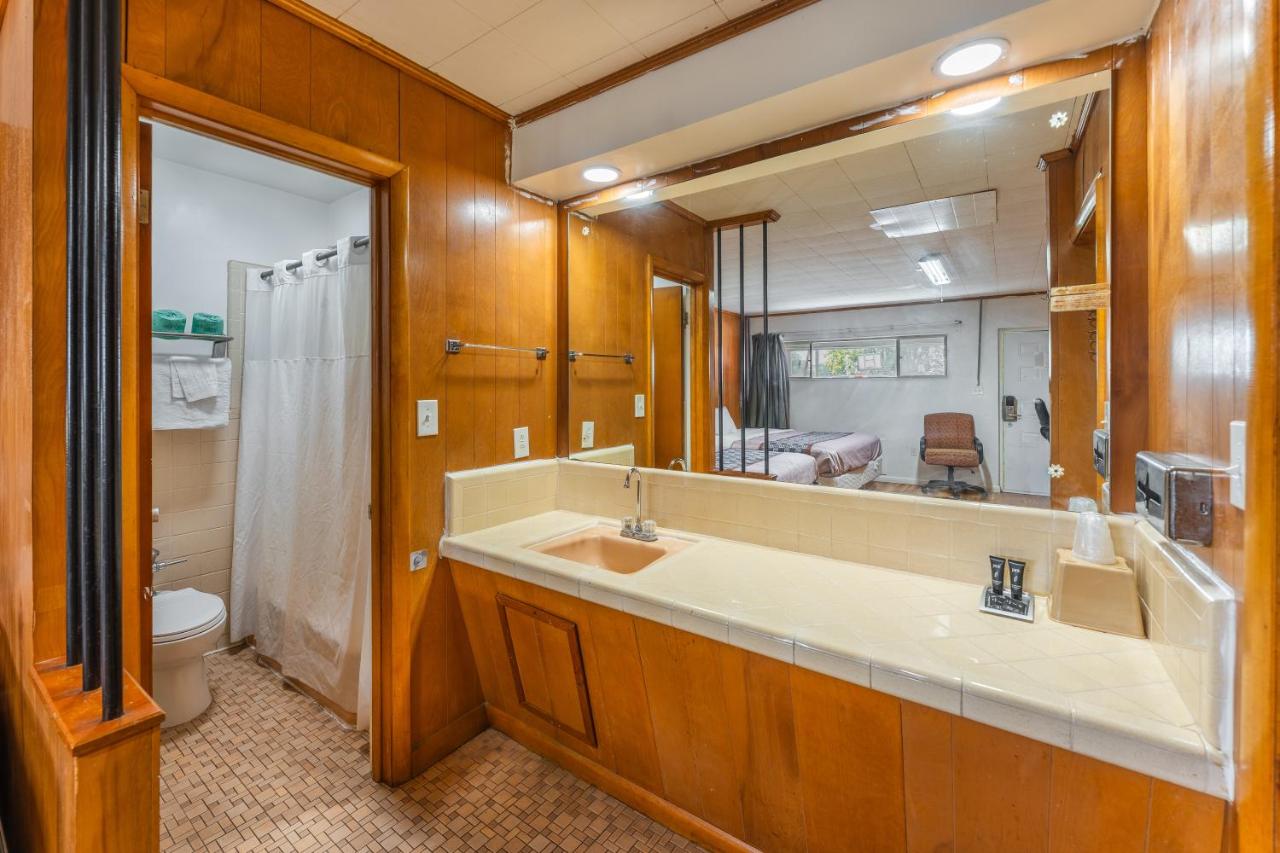 Budget Inn — photo 8