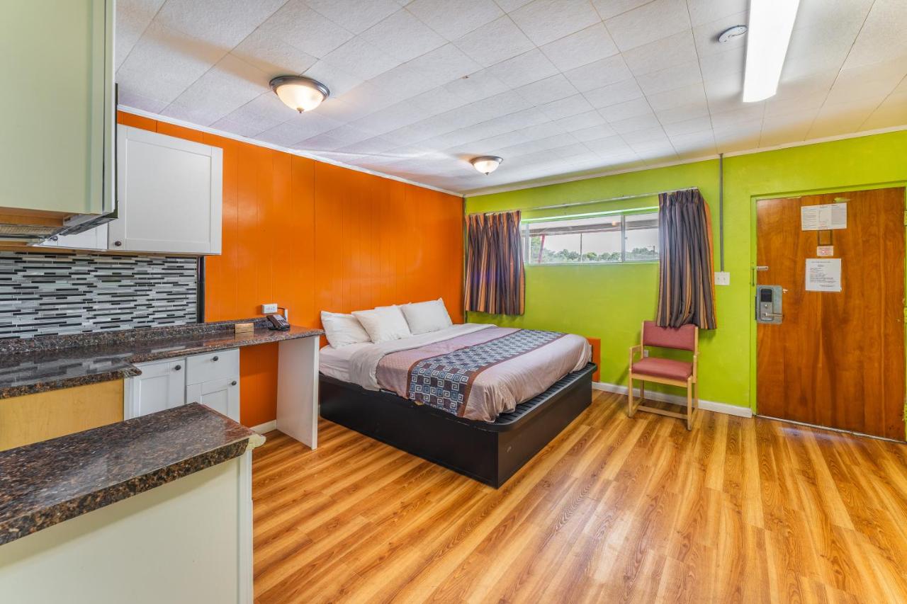Budget Inn — photo 4