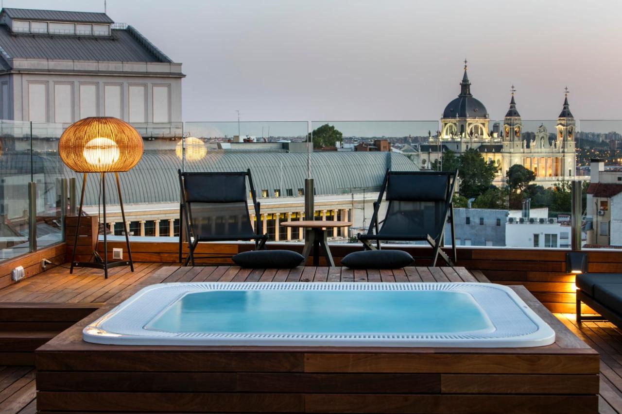 Rooftop swimming pool: Palacio de los Duques Gran Meliá - The Leading Hotels of the World