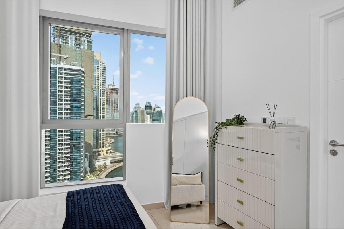 70m2 Bay Central-Luxury One Bedroom with Spectacular Marina Views - 2