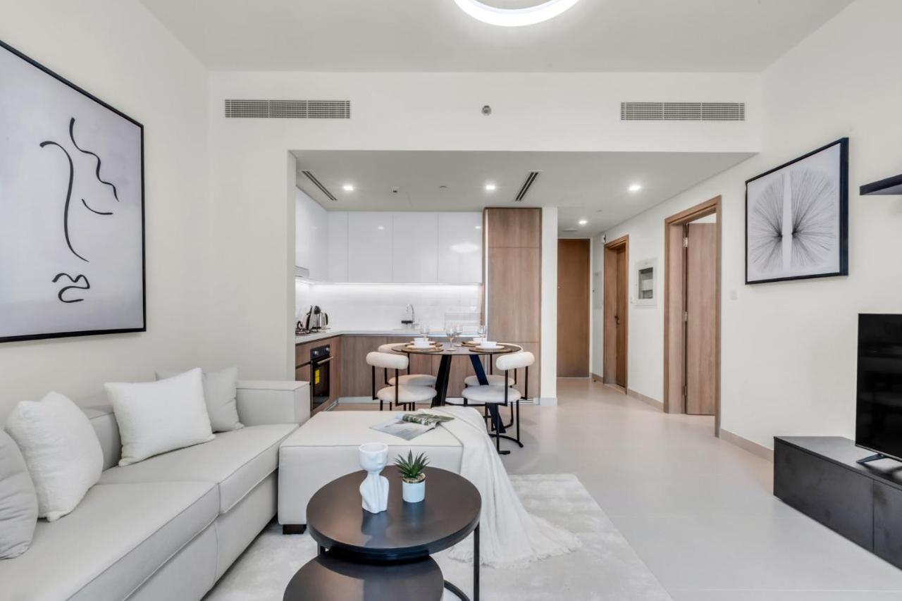 Exclusive Marina Lifestyle with Stunning Views - 5