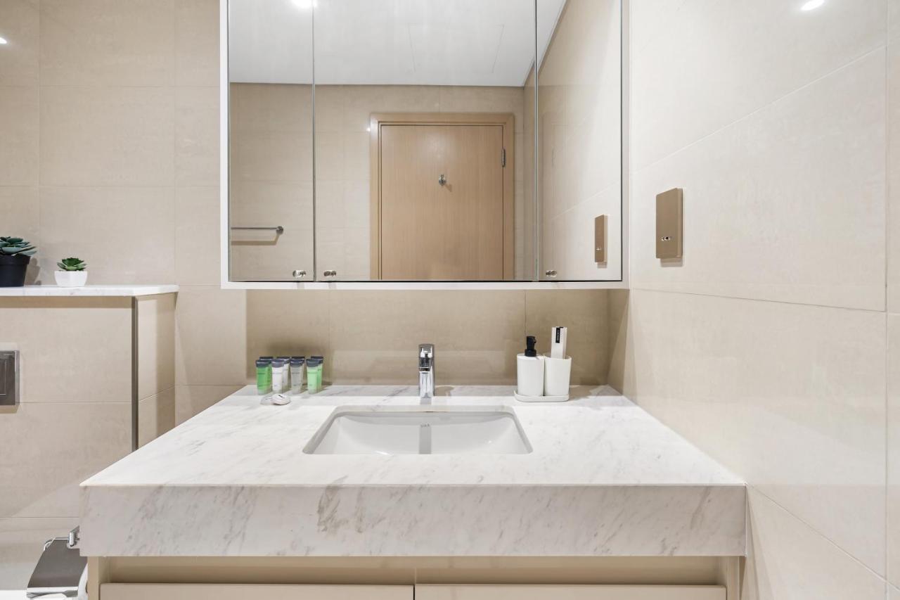 Downtown Comfort Spacious 1BR in Burj Royale - 3