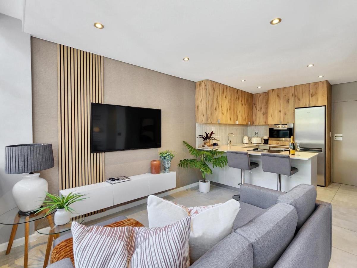 Montclaire Sea Point Studio with Lions Head Views