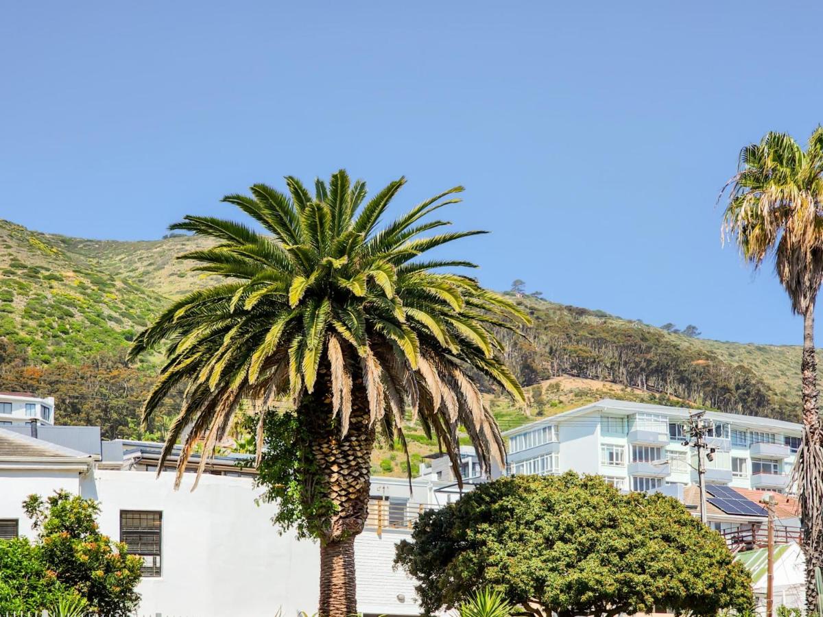 Montclaire Sea Point Studio with Lions Head Views - 4