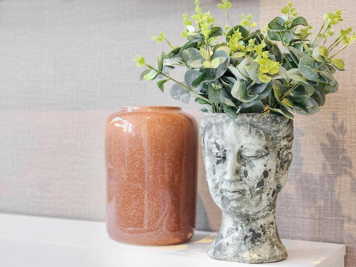 Montclaire Sea Point Studio with Lions Head Views - 5