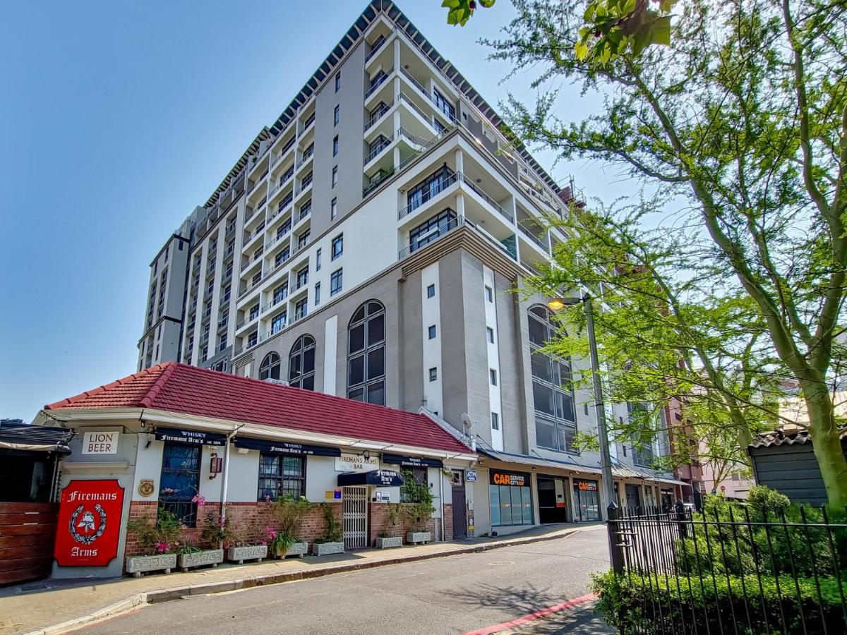 2-Bed De Waterkant Apartment with Balcony Pool - 3