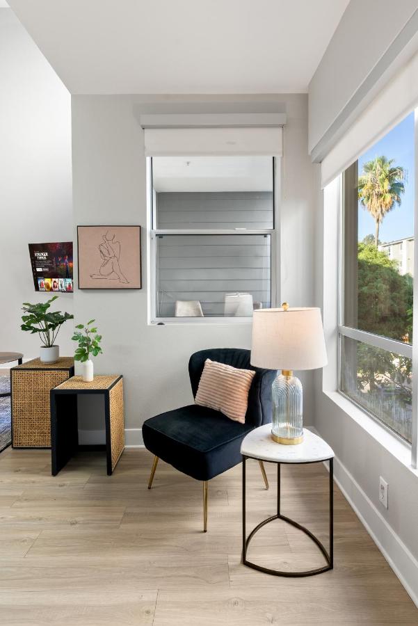 Spacious Loft- Hollywood Free Pool, Parking, Gym - 5