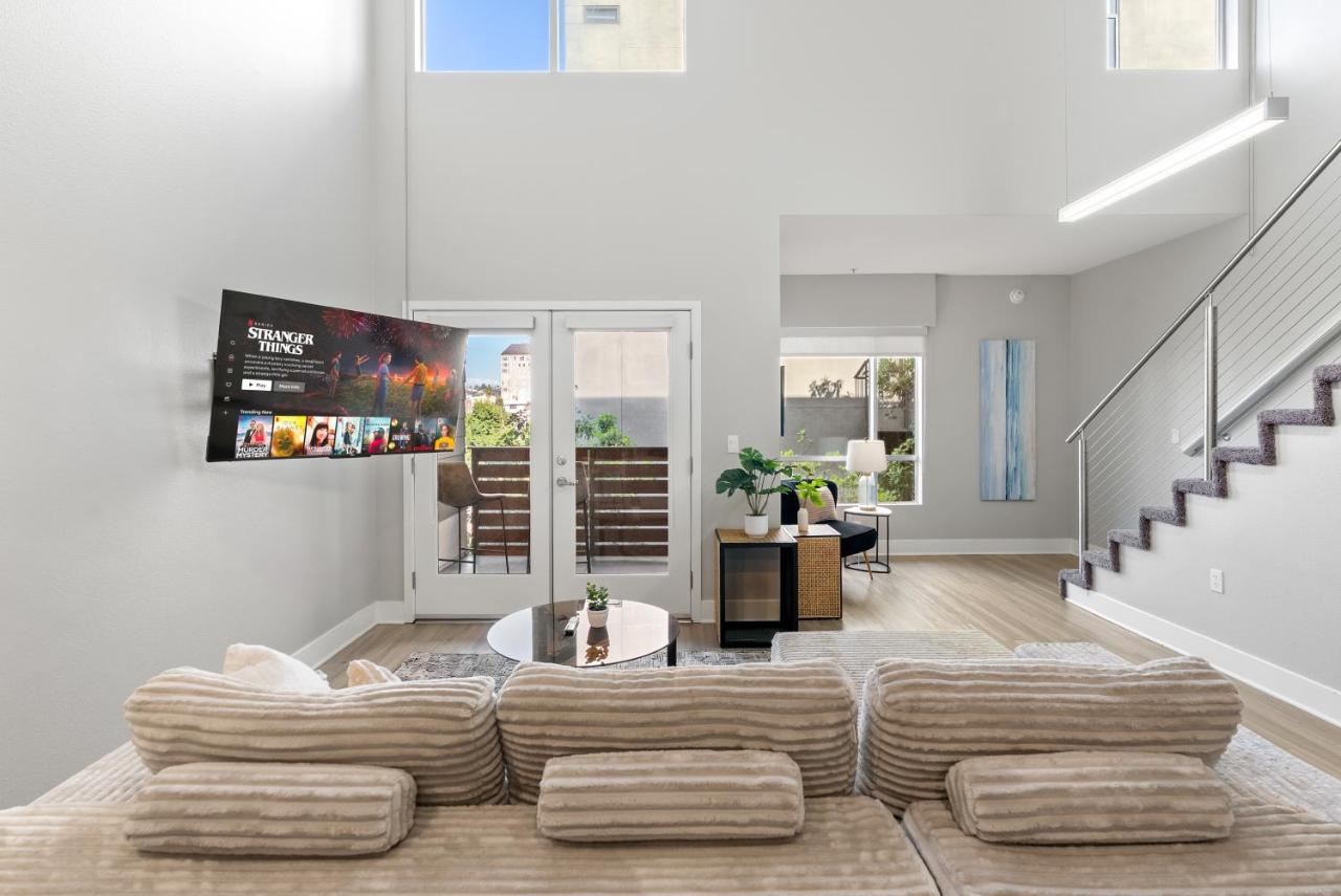 Spacious Loft- Hollywood Free Pool, Parking, Gym