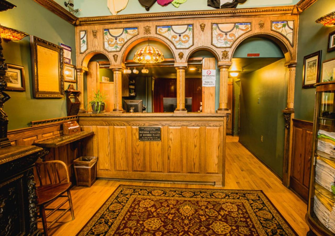 Hideout Lounge and Al's Alaskan Inn Motel — photo 4