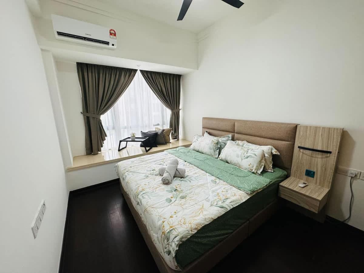 Jade Homes at R&F - free WiFi & 1 carpark - Dual-Key - 3