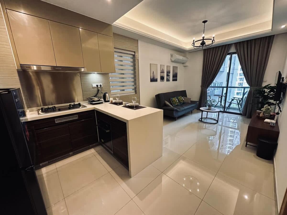 Jade Homes at R&F - free WiFi & 1 carpark - Dual-Key - 5