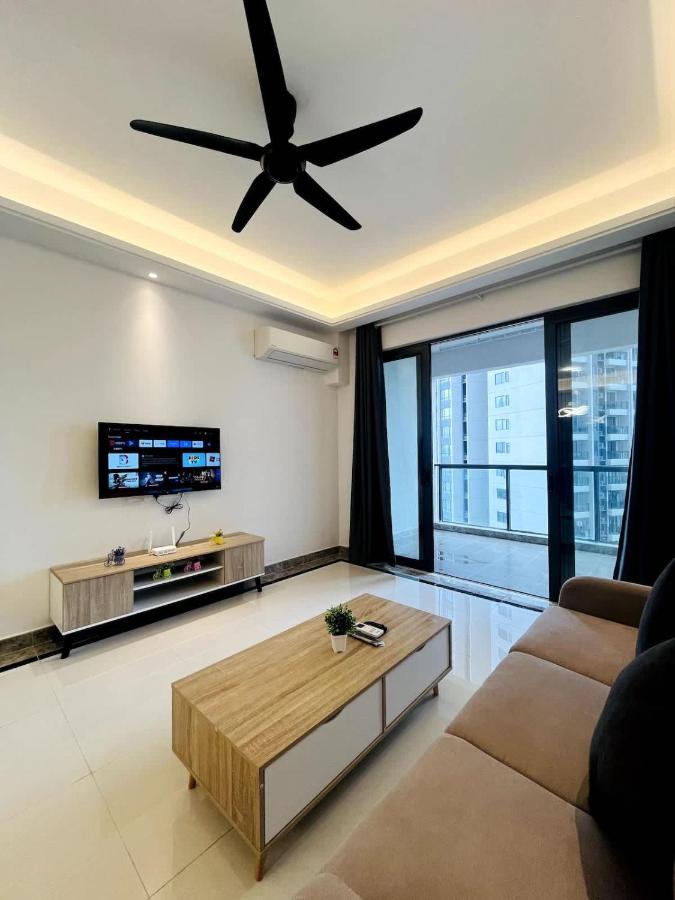 Topaz Homes at R&F - free WiFi and 1 Car Park - 2