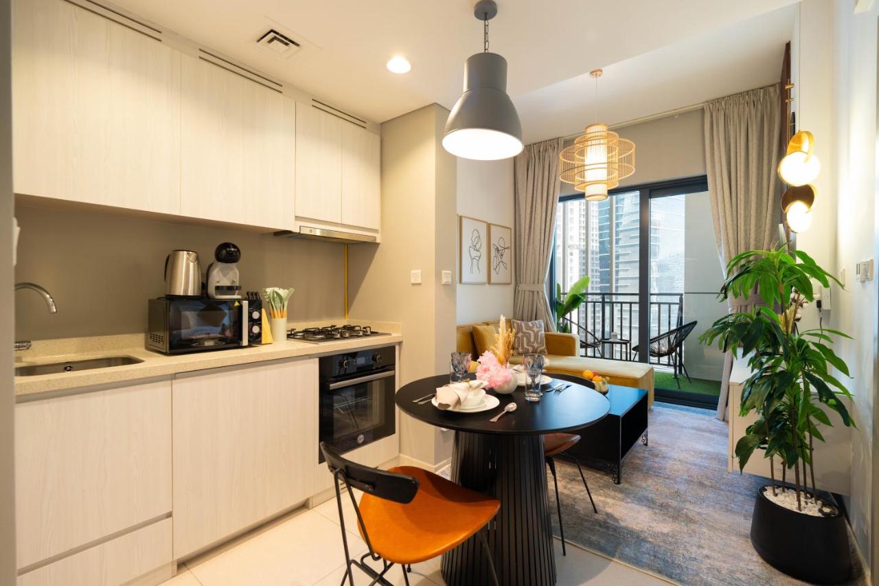 Stylish 1-Bedroom with Lake View in Business Bay - 2