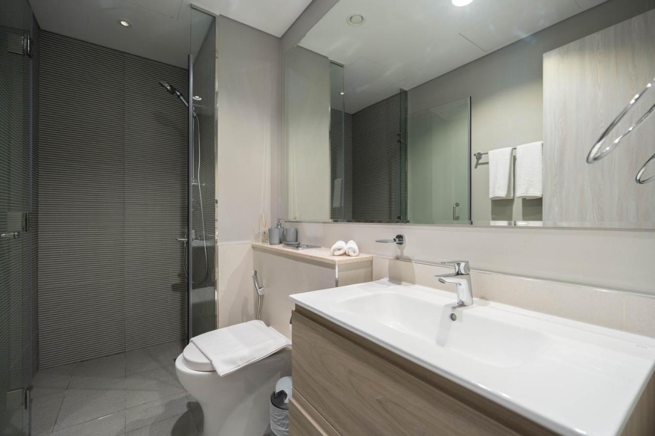 Stylish 1-Bedroom with Lake View in Business Bay - 5