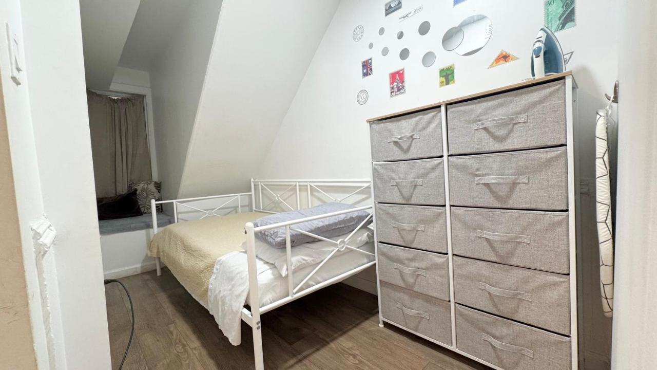 Classical Isbills Row House close to NYC - 2