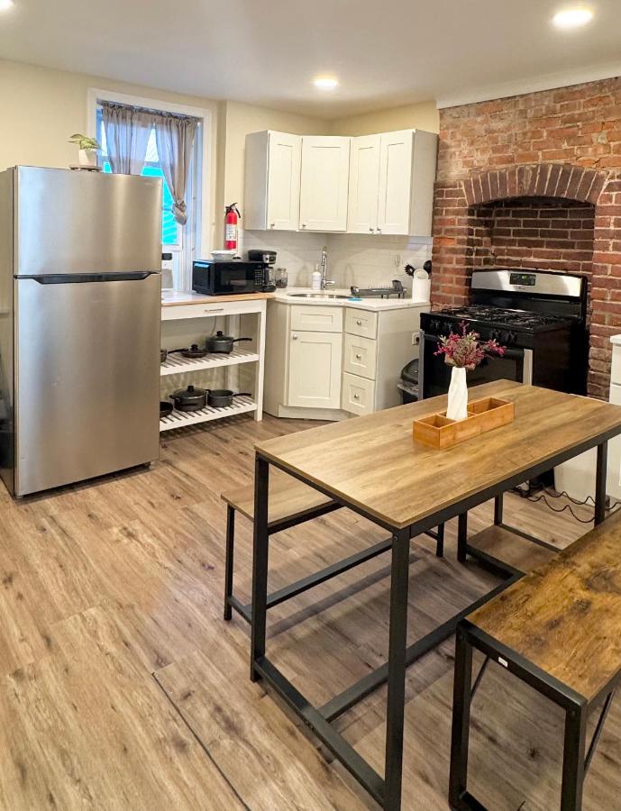 Classical Isbills Row House close to NYC - 4