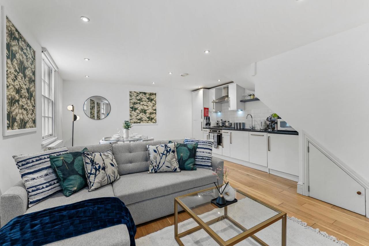 Stylish Roman Bath Apartments - Sleeps 12