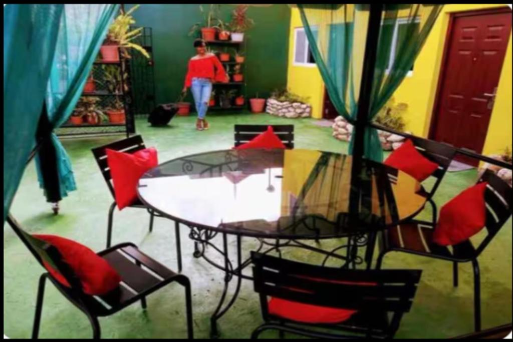 Cozy 1 of 5 Apartment in the Heart of Ocho Rios - 4