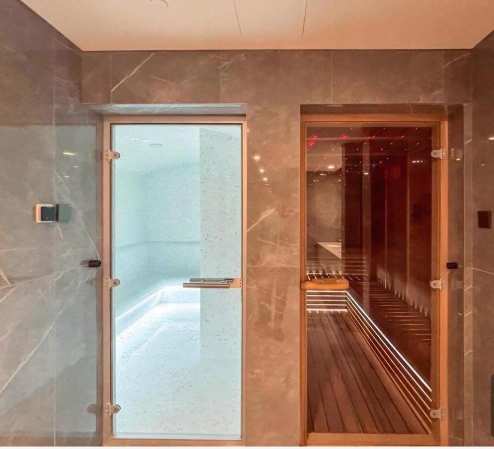 Medina Studio Burj Khalifa View - 3