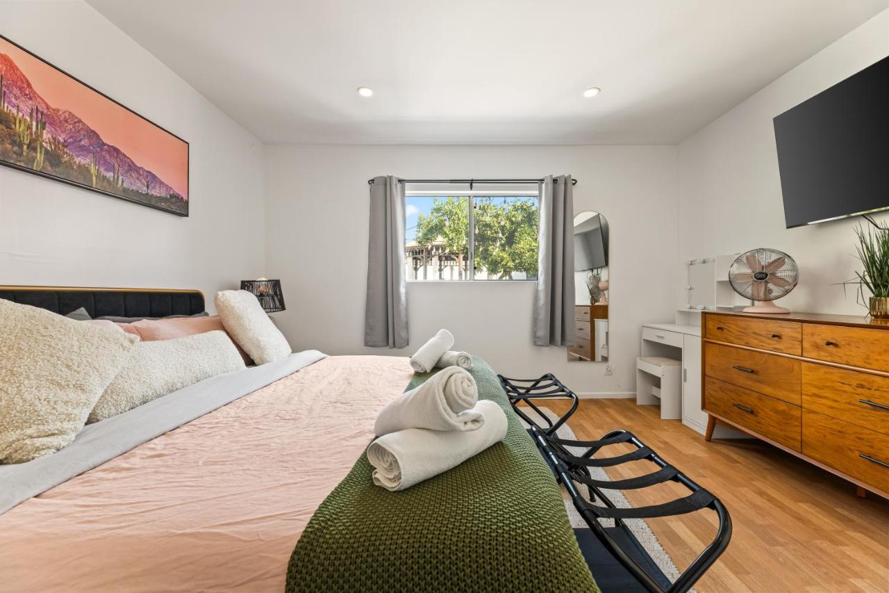 Los Angeles charming big house, king bed, parking, EV - 2