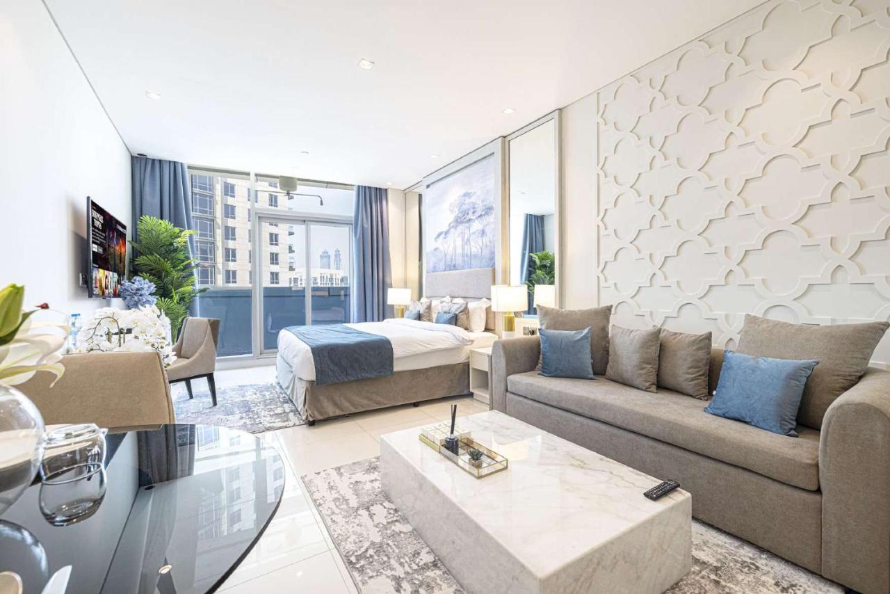 Stunning Studio facing Burj Khalifa - 5