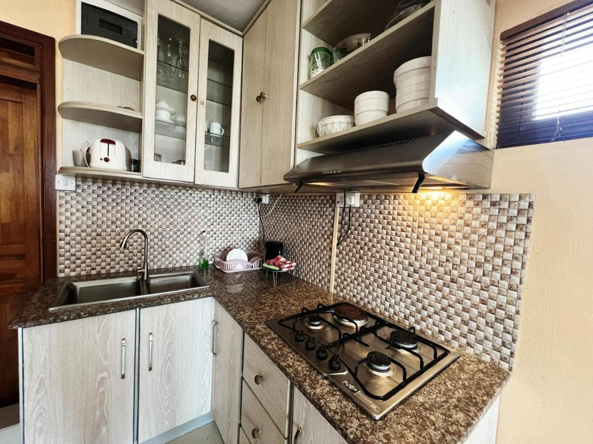 2-Bedroom Apartment in the heart of Flic En Flac - 5