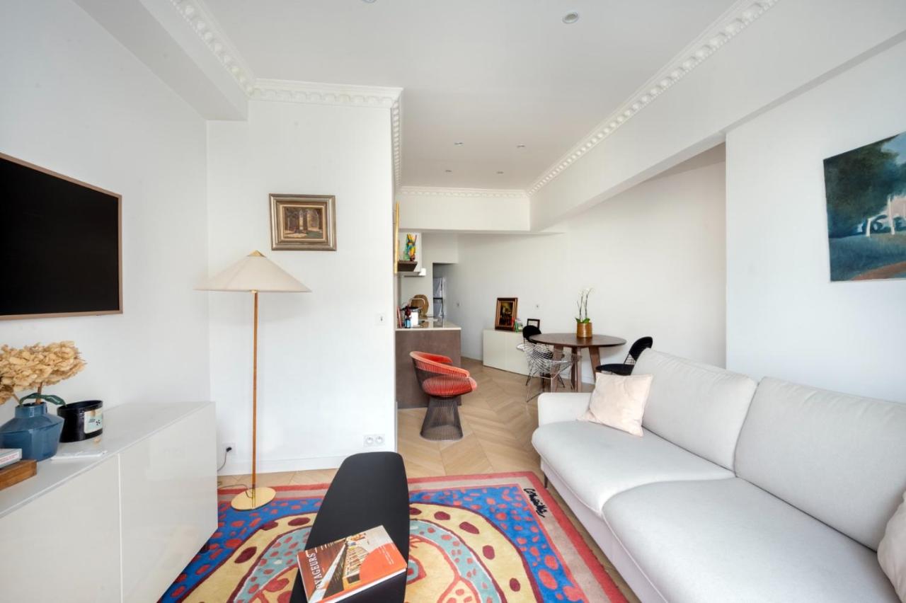 Superb studio with terrasse & 24-7 security in the heart of Paris! - 2