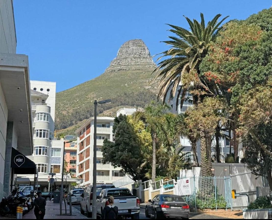 Luxury Seapoint One-Bedroom secure apartment with on-premise parking - 5