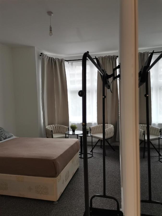 Chiswick Court Hotel - 2