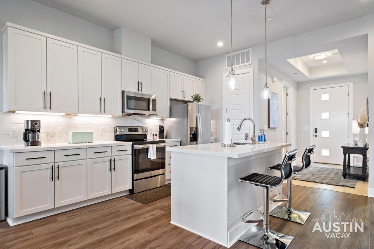 Walk to BBQ and Dog Park 2BR2BA Gym Workspace and WiFi by AustinVacay - 3