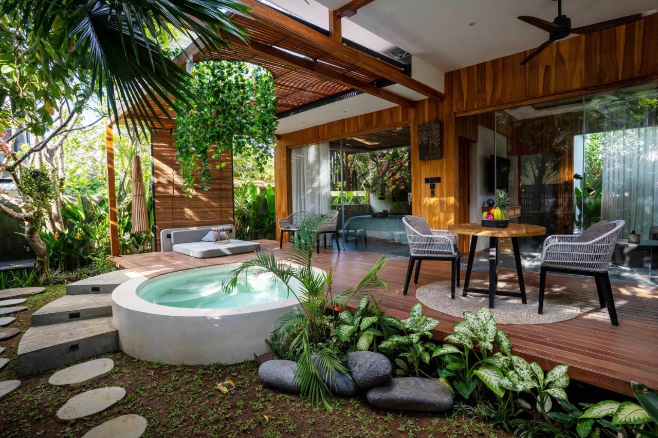 Kayunida - Charming 1BR Wooden Villa in Seminyak