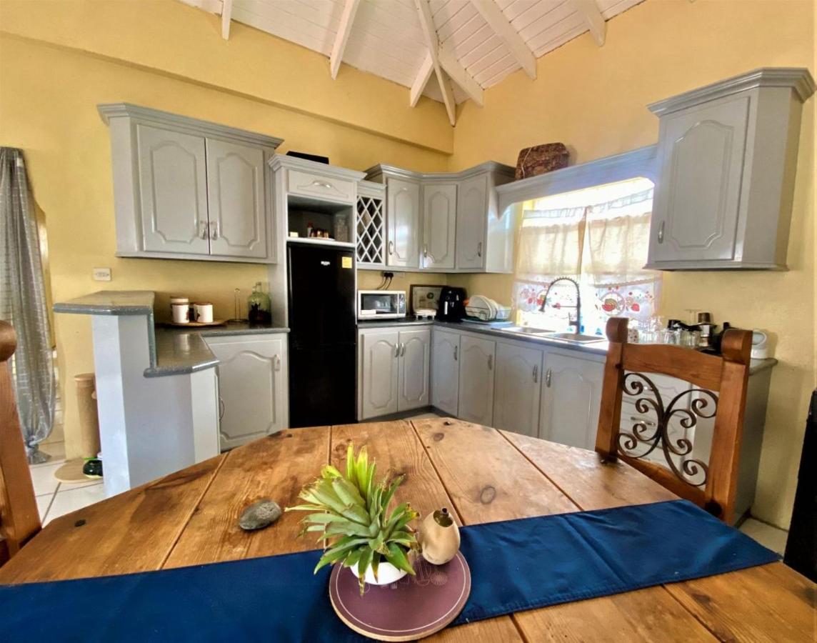 Spacious 2-Bedroom, 2-Bath Apartment 5 Mins to Sandy Beach & Airport